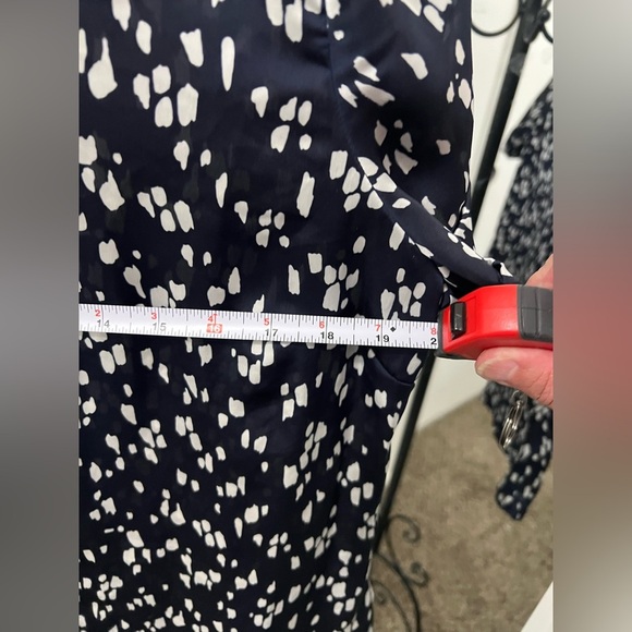 Coldwater Creek NWOT blue and White Floral Blouse - Picture 4 of 7